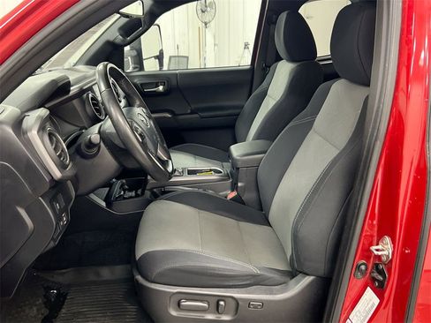 Used 2020 Toyota Tacoma TRD Off-Road image 19