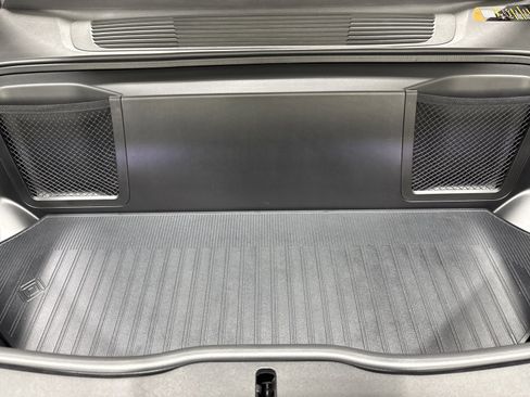 Used 2025 Rivian R1S Premium image 14