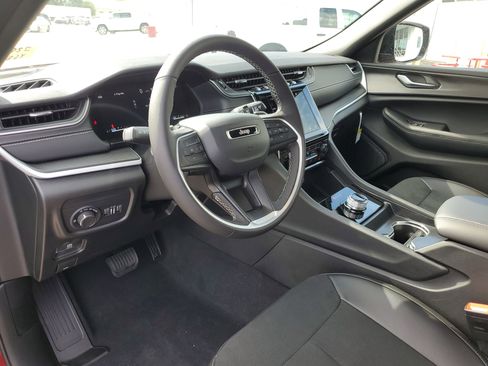 New 2025 Jeep Grand Cherokee L Altitude image 10