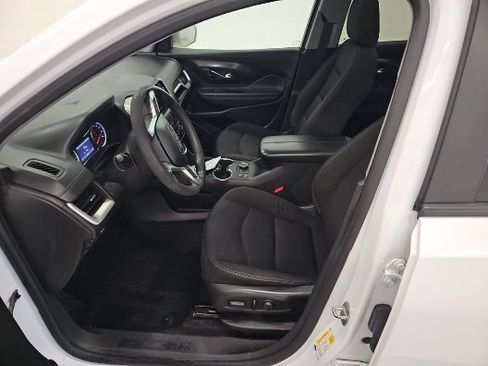 Used 2022 GMC Terrain SLE w/ Driver Convenience Package image 3