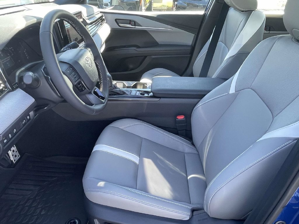 New 2026 Toyota Camry SE w/ Convenience Package FWD image 13