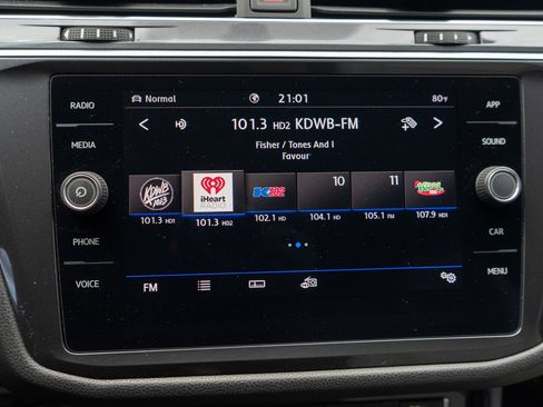 Used 2020 Volkswagen Tiguan SE R-Line AWD/4WD image 16