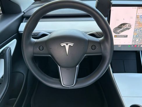 Used 2020 Tesla Model 3 Standard Range RWD image 18