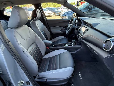 Used 2023 Nissan Kicks SR w/ SR Premium Package FWD image 18