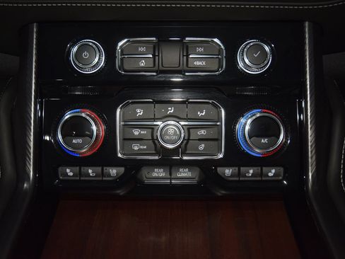Used 2024 GMC Yukon Denali Ultimate AWD/4WD image 34