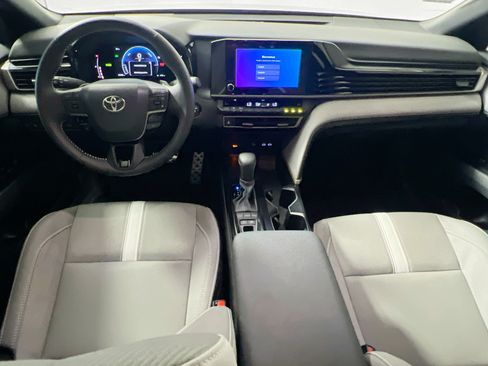 Used 2026 Toyota Camry SE FWD image 29