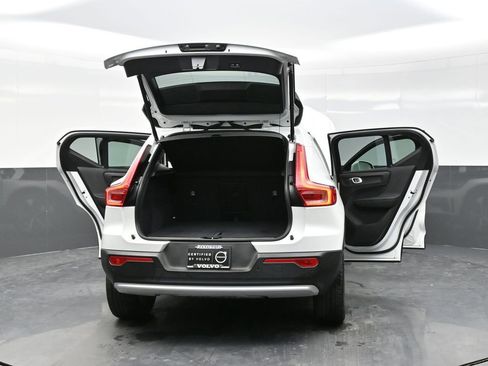 Used 2025 Volvo XC40 B5 Plus AWD/4WD image 43