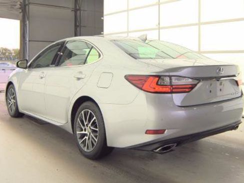 Used 2017 Lexus ES 350 w/ Luxury Package FWD image 4