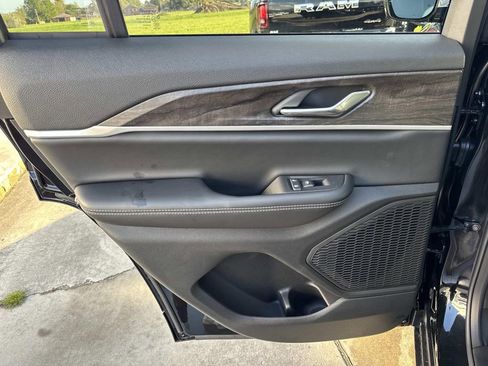 New 2025 Jeep Grand Cherokee Limited image 28