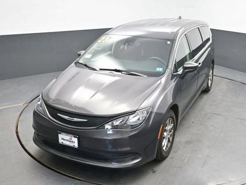 Used 2023 Chrysler Voyager LX image 24