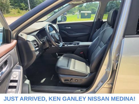 Certified 2023 Nissan Rogue SV w/ SV Premium B Package AWD/4WD image 14