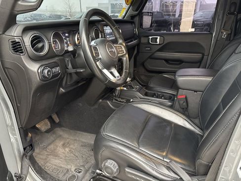Used 2019 Jeep Wrangler Unlimited Sahara image 7