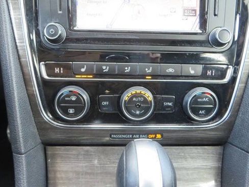 Used 2017 Volkswagen Passat 1.8T SE image 28