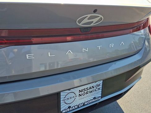 Used 2025 Hyundai Elantra SEL FWD image 30