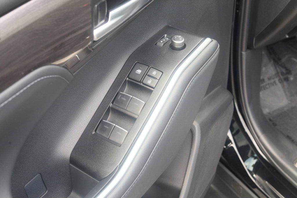 Used 2026 Toyota Highlander Platinum AWD/4WD image 17