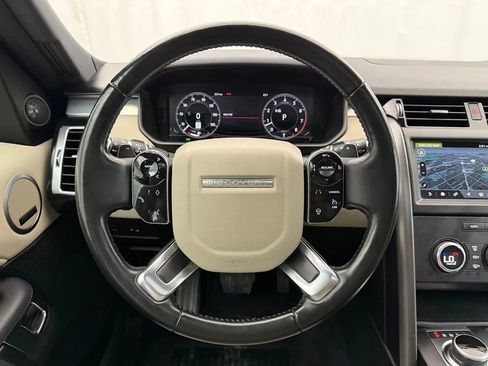 Used 2020 Land Rover Discovery Landmark AWD/4WD image 10