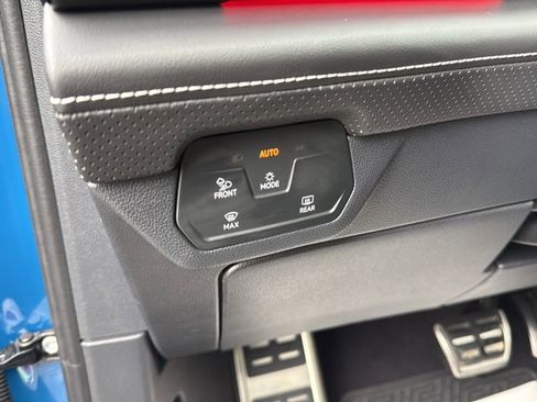 Used 2025 Volkswagen Atlas Cross Sport SEL R-Line image 29