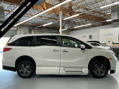 Used 2021 Honda Odyssey EX image 4