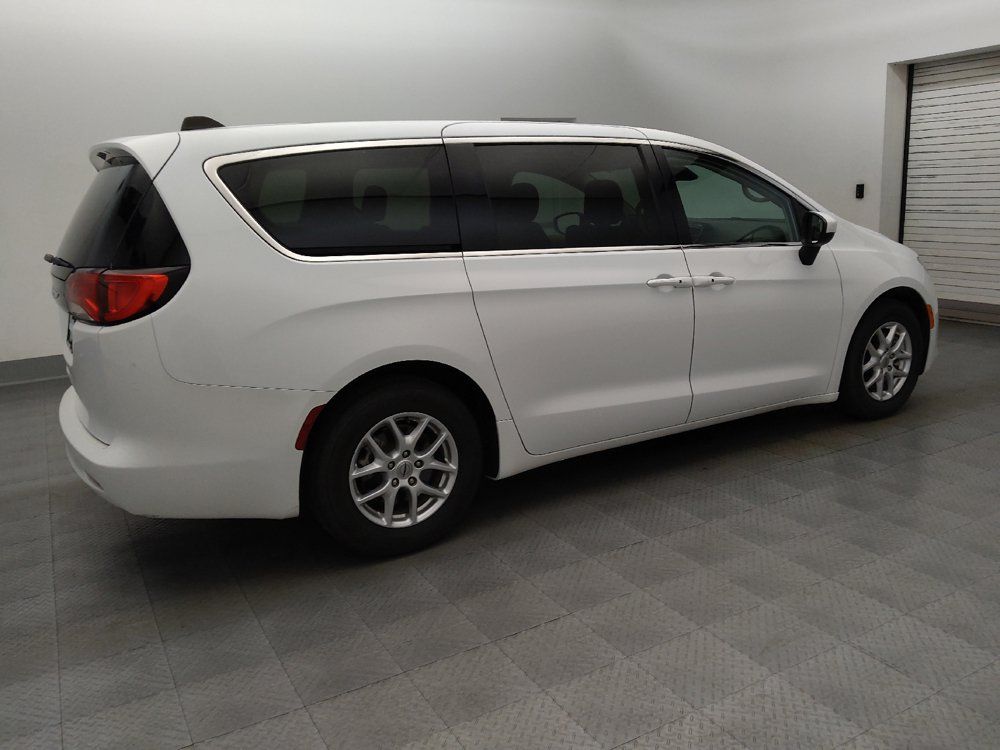 Used 2023 Chrysler Voyager LX FWD image 10