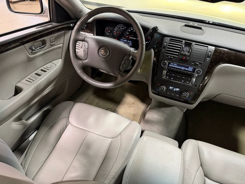 Used 2009 Cadillac DTS w/ Trunk Convenience Package FWD image 52