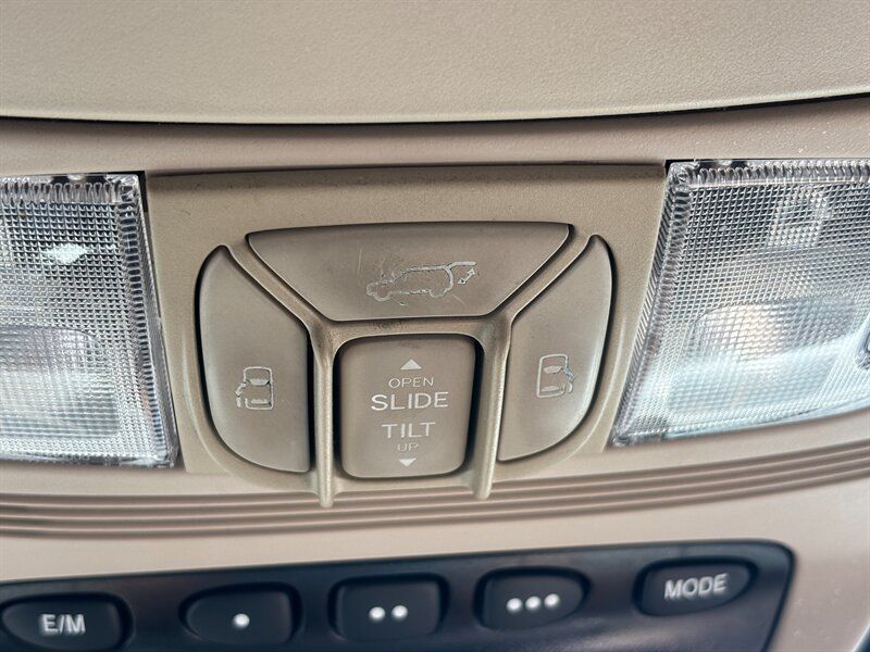 Used 2010 Toyota Sienna XLE FWD image 17
