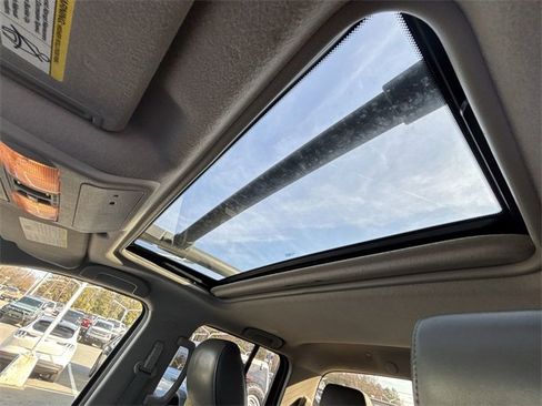 Used 2012 Nissan Frontier SL w/ Moonroof Pkg image 16