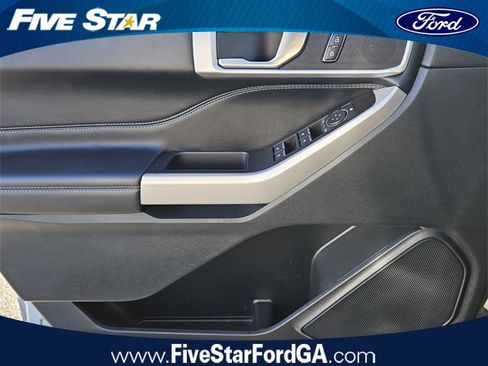 Used 2021 Ford Explorer XLT image 27
