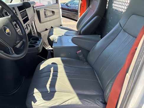 Used 2015 Chevrolet Express 2500 RWD image 15