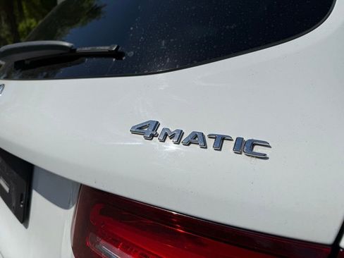 Used 2019 Mercedes-Benz GLC 300 4MATIC w/ Premium Package image 12