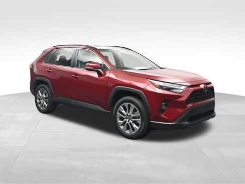Used 2022 Toyota RAV4 XLE Premium FWD image 7