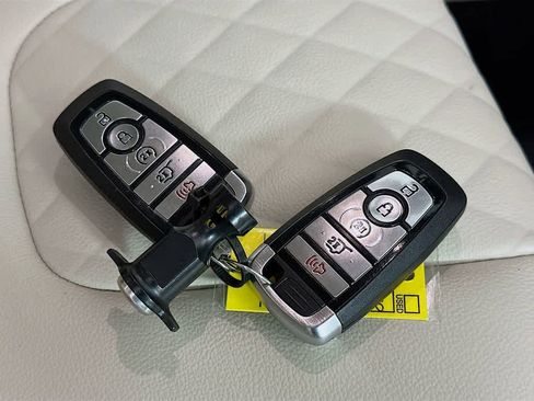 Used 2024 Ford Edge Titanium image 21