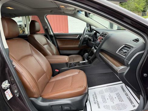 Used 2017 Subaru Outback 2.5i Touring AWD/4WD image 10