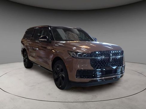 New 2026 Lincoln Navigator L Black Label AWD/4WD image 3