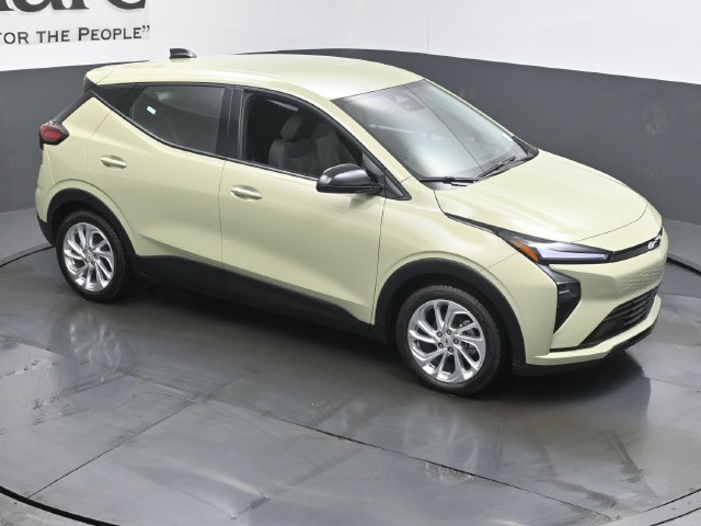 New 2027 Chevrolet Bolt LT w/ Comfort Package FWD image 27
