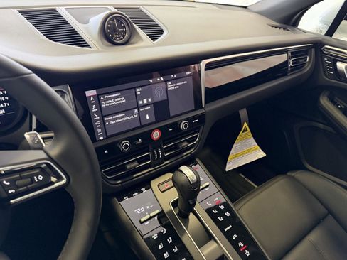 New 2026 Porsche Macan image 18
