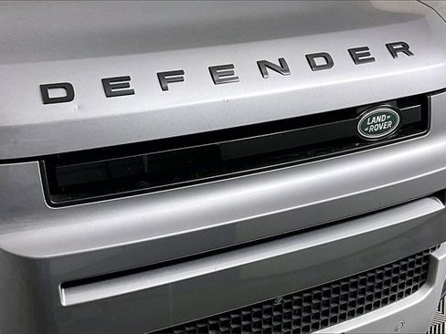 Used 2024 Land Rover Defender 110 S image 32