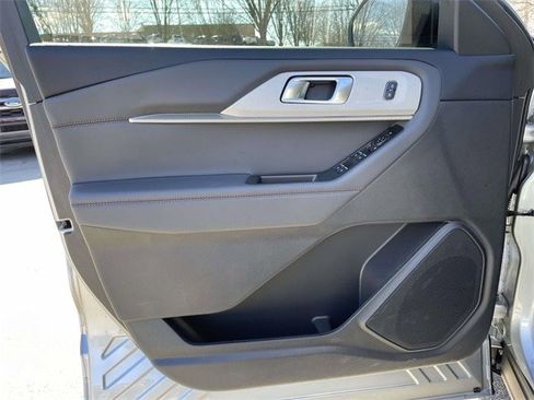 Certified 2025 Ford Explorer Active image 16