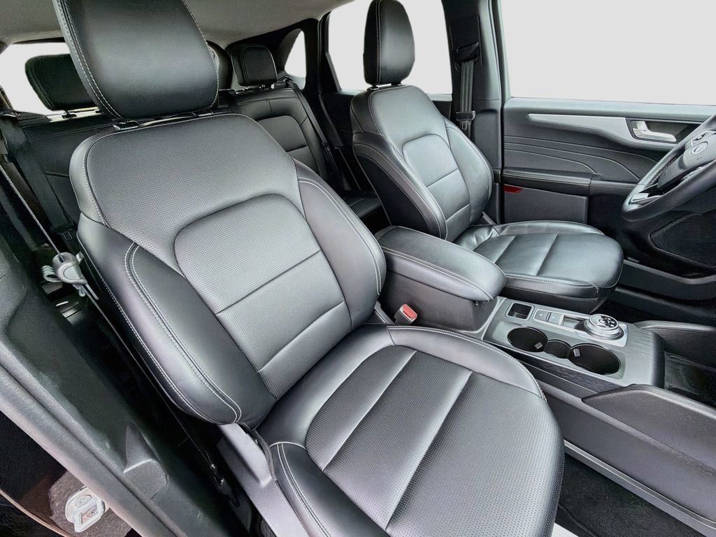 Used 2025 Ford Escape Platinum AWD/4WD image 29