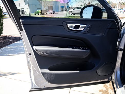 Used 2025 Volvo XC60 B5 Plus image 14