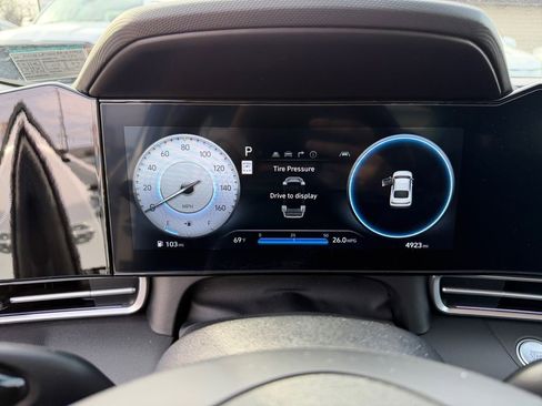 Used 2024 Hyundai Elantra Limited image 16