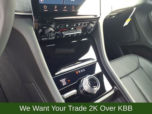 Used 2025 Jeep Grand Cherokee L Limited w/ Luxury Tech Group II image 16