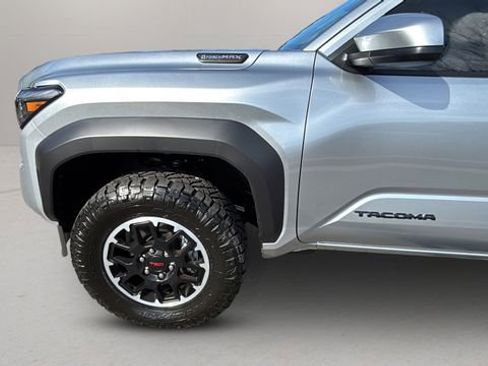 Used 2025 Toyota Tacoma TRD Off-Road AWD/4WD image 33