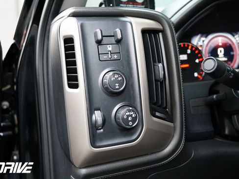 Used 2015 GMC Sierra 2500 Denali w/ Duramax Plus Package image 26