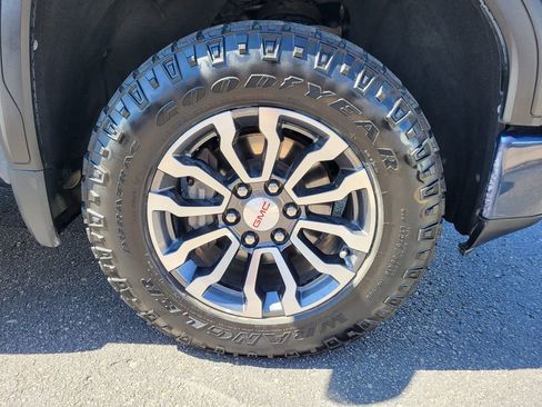 Used 2019 GMC Sierra 1500 AT4 w/ Off Road Performance Package image 22