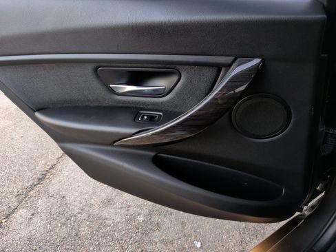 Used 2018 BMW 320i Sedan w/ Premium Package image 33