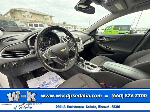 Used 2018 Chevrolet Malibu LT FWD image 21