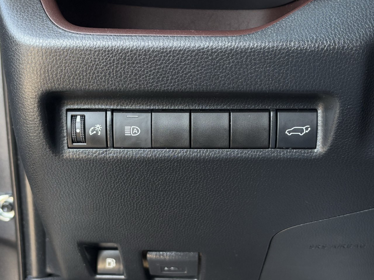 Used 2021 Toyota RAV4 Limited AWD/4WD image 23