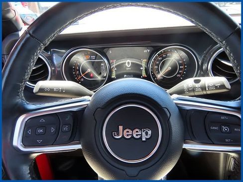 Used 2023 Jeep Wrangler Unlimited Sahara AWD/4WD image 18