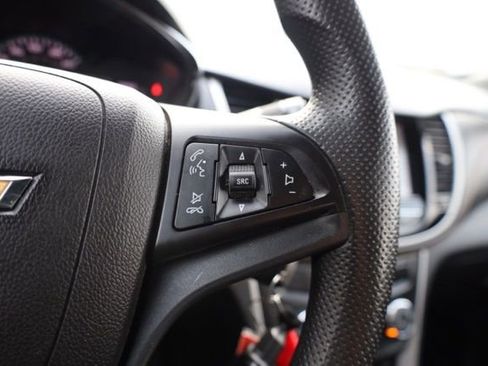 Used 2018 Chevrolet Trax LS image 19