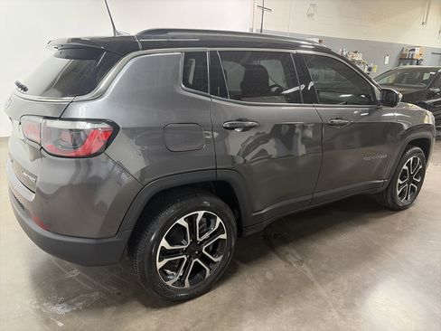 Used 2022 Jeep Compass Limited image 3
